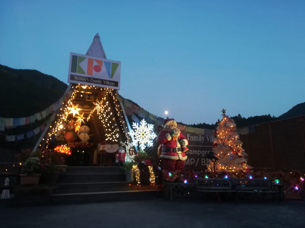 クリスマスイベント開催決定 埼玉県のキャンプ場 初心者 ソロ大歓迎 ケニーズ ファミリー ビレッジ